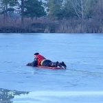 В Энергодаре прохожие спасли 4-х провалившихся под лед рыбаков