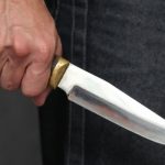 В Кривом Роге полицейские остановили самоубийцу с ножом